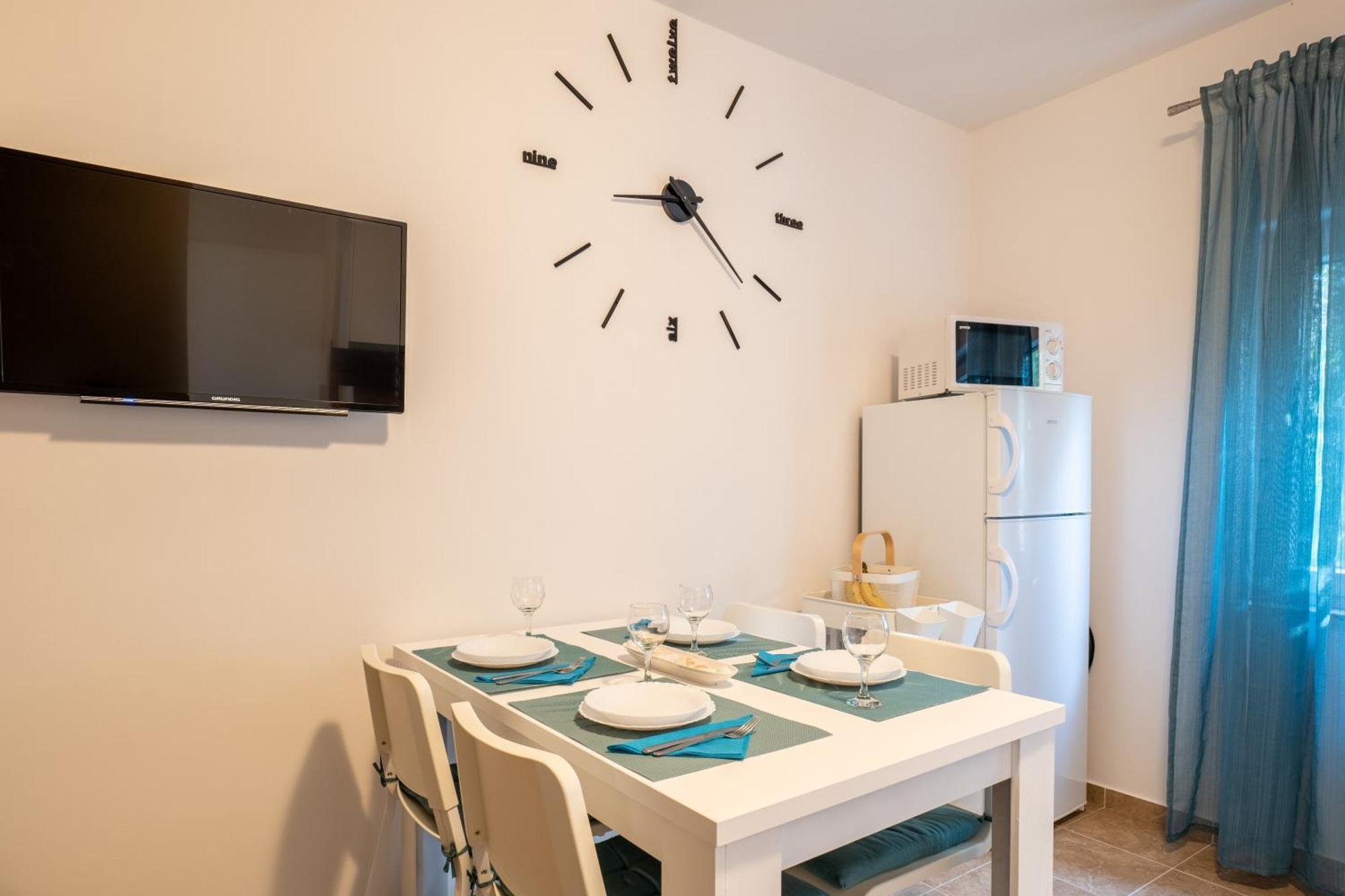 Apartment Wish - Two Bedrooms With 2 Ac Renewed Pag Town Exterior photo